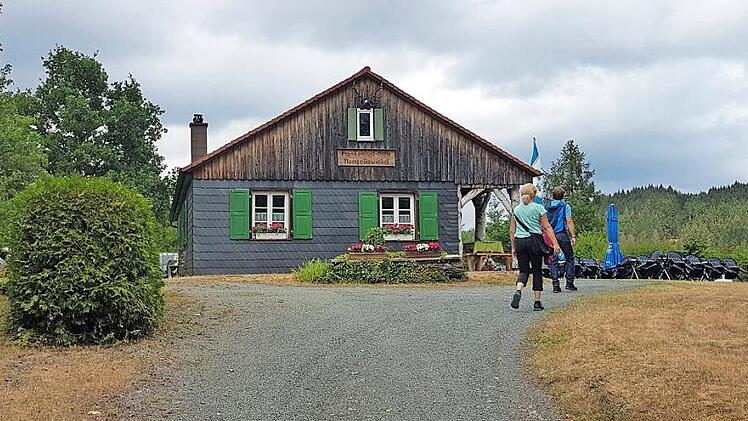 Die Wanderhütte beim Herrgottswinkel von Wallenfels des Heimatvereins Frankenlust.  Foto: Hans Franz