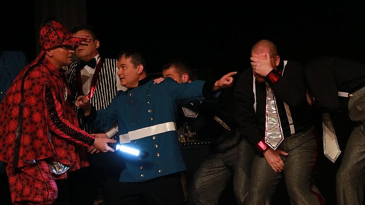 Das Männerballett mit dem Schautanz "Diamantenfieber". Foto: Jürgen Gärtner