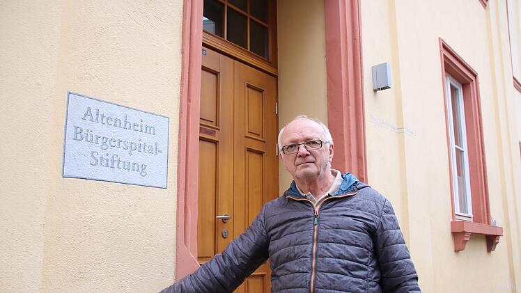 Seit rund zehn Jahren wird die Schwester von Gerd Schäfer im Bürgerspital gepflegt. Nach der angekündigten Schließung zum Jahresende muss sich auch der Bewohner-Fürsprecher nun nach einem neuen Heimplatz für sie umschauen.