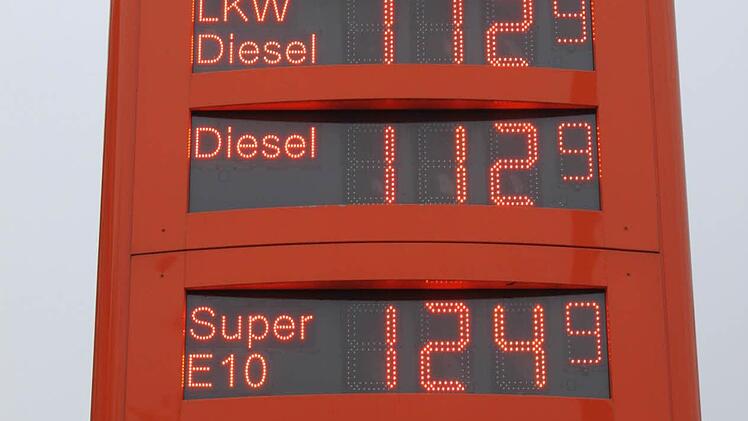 1129 Cent für den Liter Diesel, 1289  Cent für Super E 5. Über die niedrigen Spritpreise freuen sich nicht nur diejenigen, die privat viel mit dem Auto fahren. Foto: Alexander Hartmann