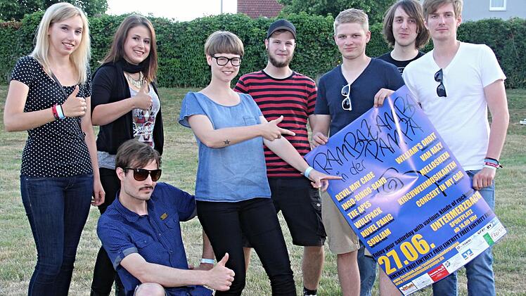 Sie sind die Köpfe hinter "Rambazamba." Das Foto zeigt von links: Katja Eder, Elena Kirchner, Alexander Schug, Madeleine Schröter, Julian Schröter, Nils Schmidbauer, Carsten Zang und Dominik Kirstner.  Foto: Helmut Will