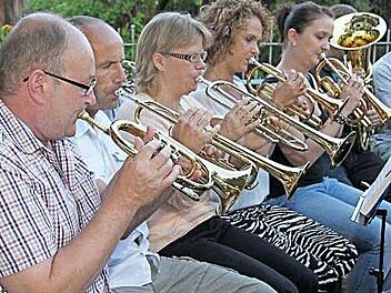Beim Posaunenchor in Kirchleus ist es keine Seltenheit, dass mehrere Generationen mit von der Partie sind. Fotos: Sonny Adam
