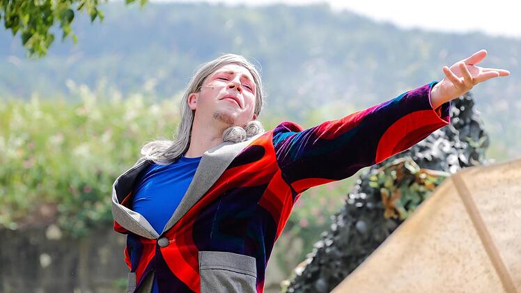Gastregisseurin Stephanie Kuhlmann hat mit dem Stück "Der Räuber Hotzenplotz" einen rasanten Theaterspaß inszeniert. Foto: Matthias Hoch