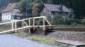 Für die Zuschauer der Wettfahrt wurde beim Bahnhof Förtschendorf extra eine kleine Tribüne errichtet: Foto: Christian Gloël