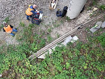 Mehrere Kabel nahe Bahngleisen durchtrennt