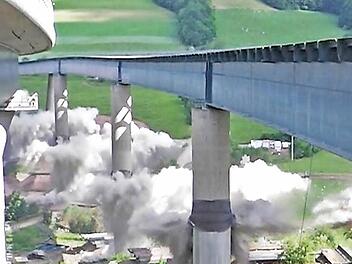 Mehr als 85 000 Mal wurde alleine unser Video geklickt, das eine Kamera zwischen den Widerlagern der alten und neuen Sinntalbrücke aufnahm. Diese Perspektive hatte sonst niemand. Foto: Ralf Ruppert