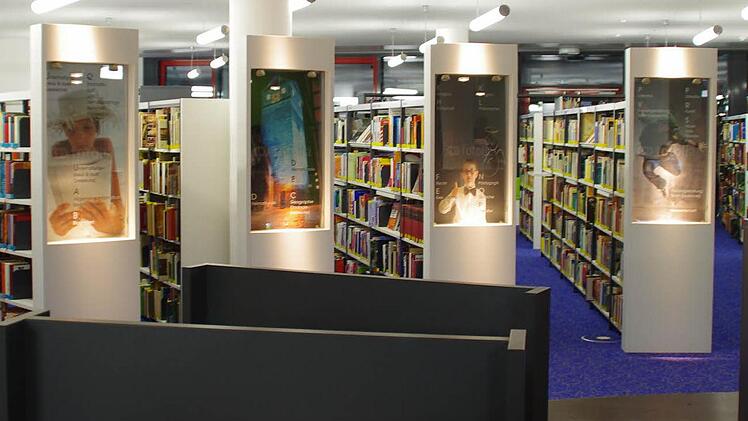 Die Kreisbibliothek in Kronach öffnet am Mittwoch wieder ihre Pforten. Foto: Marco Meißner