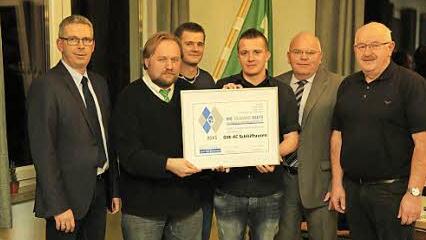 Bernd Drummer, Michael Schüpferling, Stefan Pieger, Manuel Drummer, Alexander Männlein und Josef Messingschlager (von links) bei der Verleihung der Silbernen Raute Foto: Franz Galster