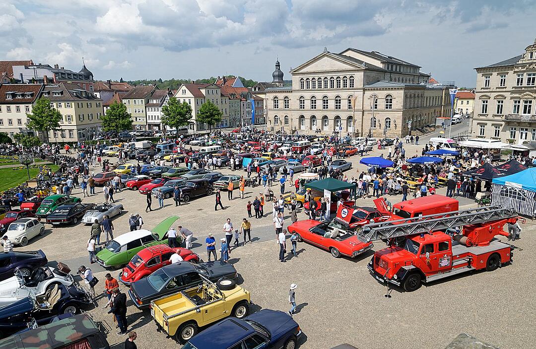 Über 500 Autos zogen Besucher aus nah und fern an