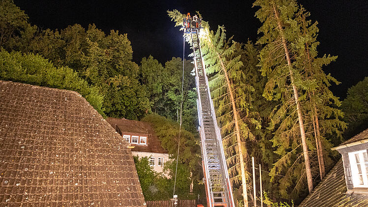 Umgestürzte Bäume und abgedeckte Häuser: Schwere Unwetter im Landkreis Bamberg