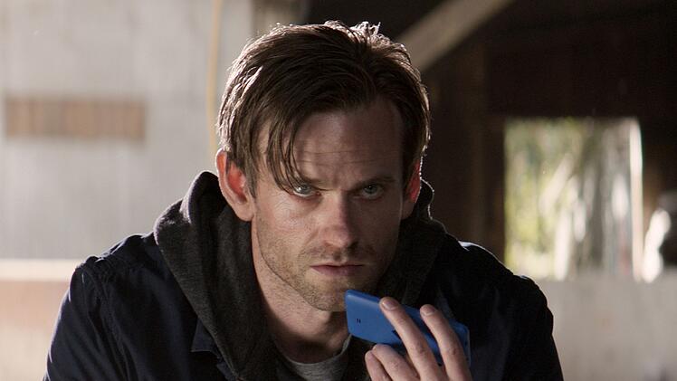 Dieser Mann (Eric Johnson) hat etwas gegen das Happy End f&uuml;rs Traum- und Ehepaar Grey.