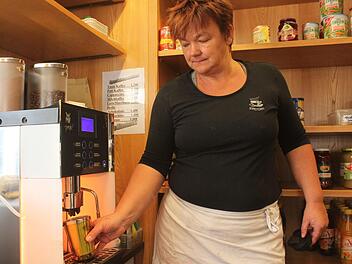 Susanne Mayr freut sich, dass sie in ihrer Bäckerei in Bad Staffelstein eine umweltfreundliche Alternative für die Einwegbecher gefunden hat. Franziska Rieger