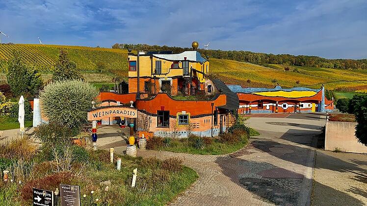 Das Weinparadies Hirn in Untereisenheim wurde von Architekt Friedensreich Hundertwasser entworfen.