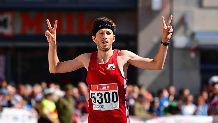 Felix Hentschel von der LG Bamberg gewann den Brose-Lauf über 11,2 Kilometer