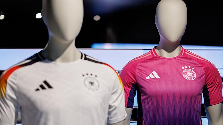 Trikots der Fu&szlig;ball-Nationalmannschaft