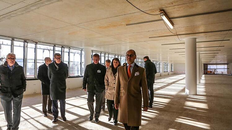 ...unternahmen die Gäste einen Rundgang durch das Haus. Foto: Barbara Herbst.