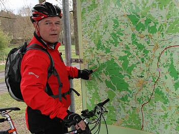Norbert Klein aus Brendlorenzen ist mit dem Rad oft in der Rhön unterwegs, auch zwischen Zeitlofs und Bad Brückenau. Foto: Paul Ziegler