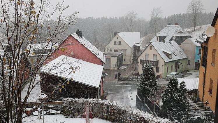 In Presseck sind die Dächer schon weiß.Klaus Klaschka