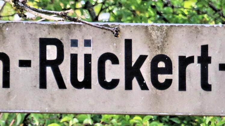 Die Friedrich-Rückert-Straße auf dem Schindberg im Münnerstadt ist nach dem  Dichter und Sprachgelehrten benannt. Foto: Dieter Britz