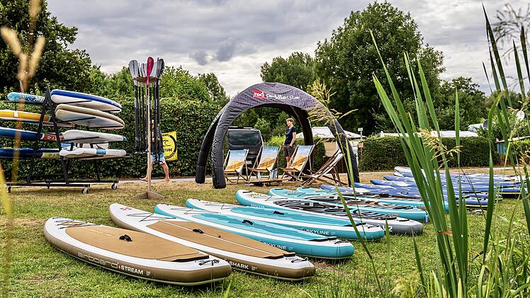 Beim SUP Verleih in Zeil am Main gibt es für jeden das passende Board.
