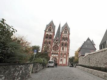Die Kapelle des Bischofshauses auf dem Areal der alten Vikarie gegenüber dem Limburger Dom.  Foto: dpa