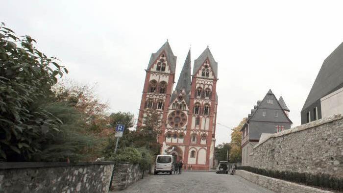 Die Kapelle des Bischofshauses auf dem Areal der alten Vikarie gegenüber dem Limburger Dom.  Foto: dpa