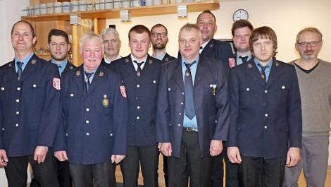 Nach den Neuwahlen (von links): Kommandant Reinhold Moritz, Marcel Weidmann, Vorsitzender Rudi Hornung, B&uuml;rgermeister Bernhard Storath, Thomas Hagel, Christian Hornung, Robert Hornung, Alexander Hornung, Matthias Hornung, Christian Betz, Lutz Kordebein  Foto: privat