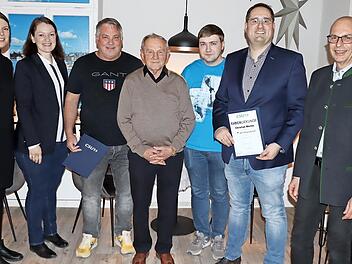 Bei den Ehrungen (von links) Bundestagsabgeordnete Emmi Zeulner, die Vorsitzende der Weismainer CSU Sandra Werner, Stefan Göhl (zehn Jahre), Georg Ultsch (50), Christoph Bienlein (zehn) Christian Werner (zehn) und der Kreisvorsitzende Christian Me...