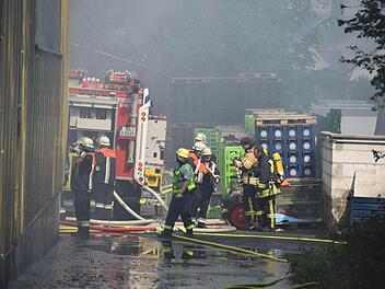 Mit einem Großaufgebot an Kräften bekämpften Feuerwehren aus Stadt und Landkreis Bamberg am 21. Juli das Feuer in Gaustadt. Foto: Ronald Rinklef