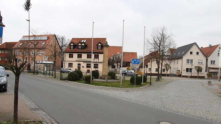Ausgangsbeschränkung wegen des Coronavirus: Marktplatz Adelsdorf.  Foto: Christian Bauriedel