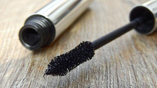 Mascara bei Öko-Test: Schadstoffe in beliebten Marken gefunden