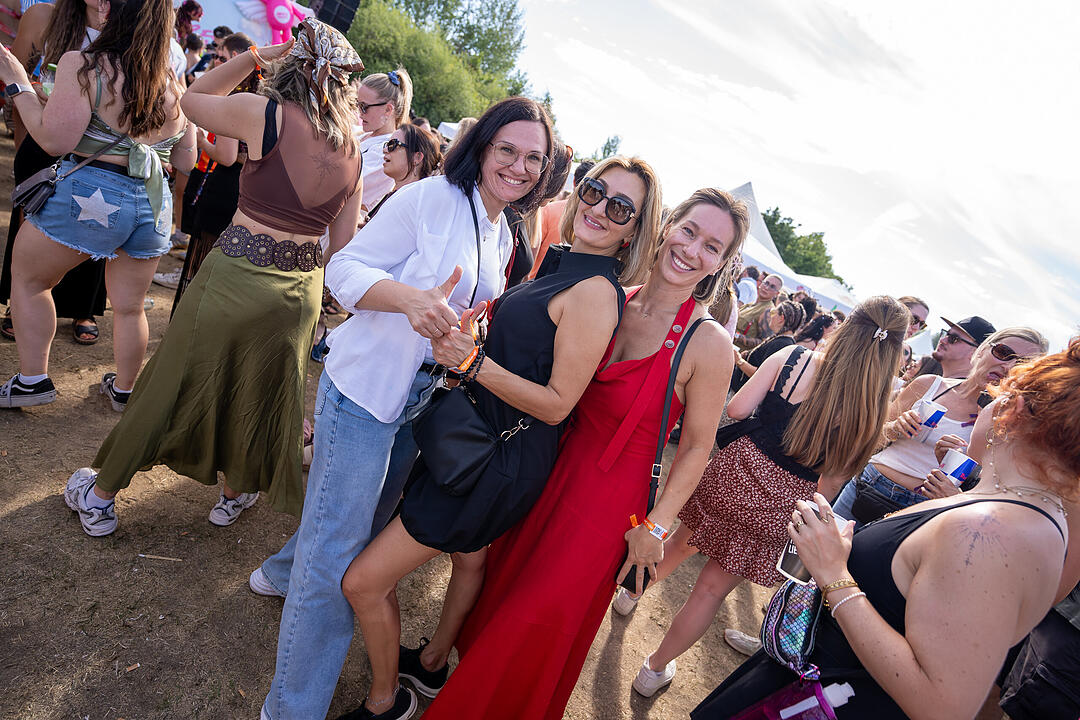 Mit vielen internationalen und nationalen Live-Acts.