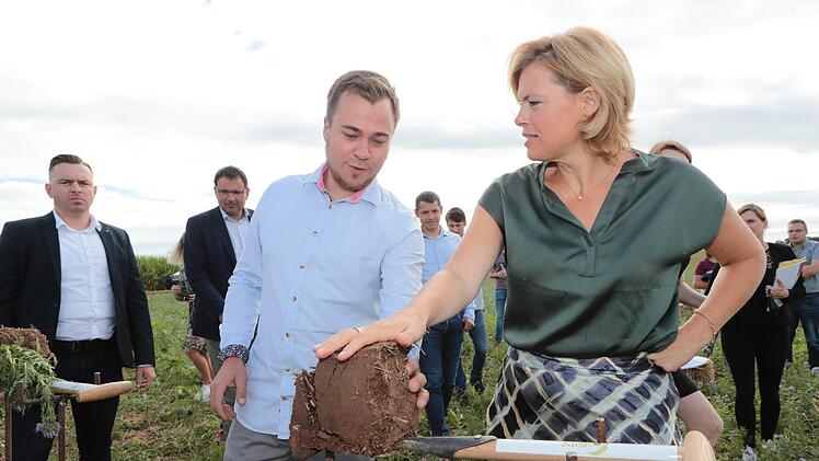 Landwirtschafts- und Ernährungsministerin Julia Klöckner besuchte am Donnerstag den Landkreis Kulmbach. Foto: Matthias Hoch