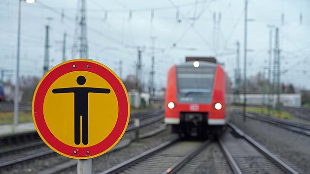 Reparaturarbeiten an einer Weiche in Fürth am 23. Oktober 2025 führen zu massiven Zugverspätungen und Umleitungen zwischen Nürnberg und Bamberg.