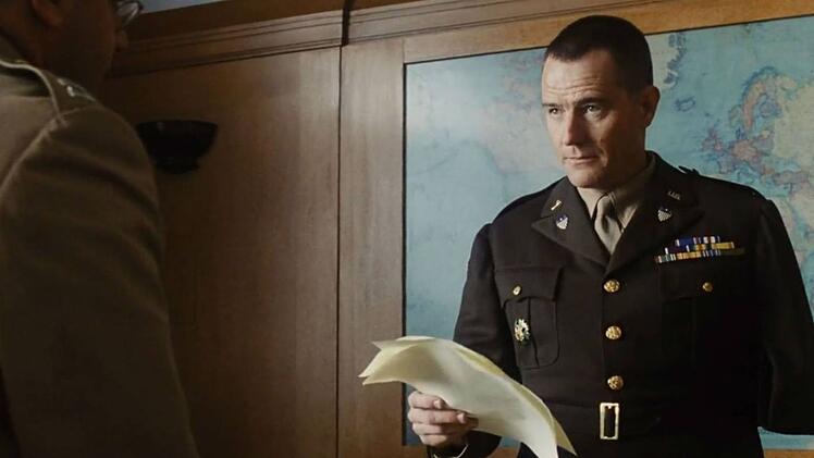 Lange Zeit schlug sich Bryan Cranston mit kleinen Nebenrollen durch: In Steven Spielbergs "Der Soldat James Ryan" etwa spielte er einen Colonel im Kriegsministerium.