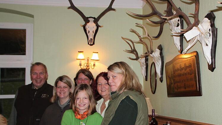 ... im Jagdzimmer der Familie.