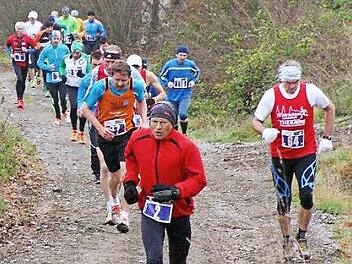 Auf der Wegstrecke unterwegs zum Kordigast-Gipfelkreuz beim zehnten Weismainer Kordigast-Berglauf.  Foto: Erich Lutter