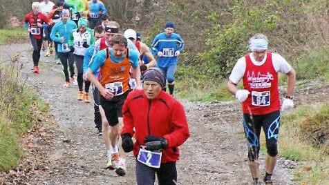 Auf der Wegstrecke unterwegs zum Kordigast-Gipfelkreuz beim zehnten Weismainer Kordigast-Berglauf.  Foto: Erich Lutter