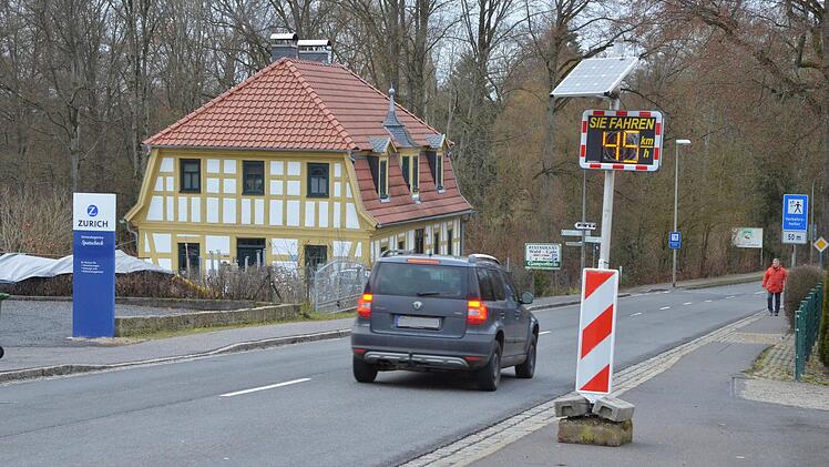 Eine Geschwindigkeitsmessanlage soll den Tambacher Berg sicherer machen. Foto: Rainer Lutz