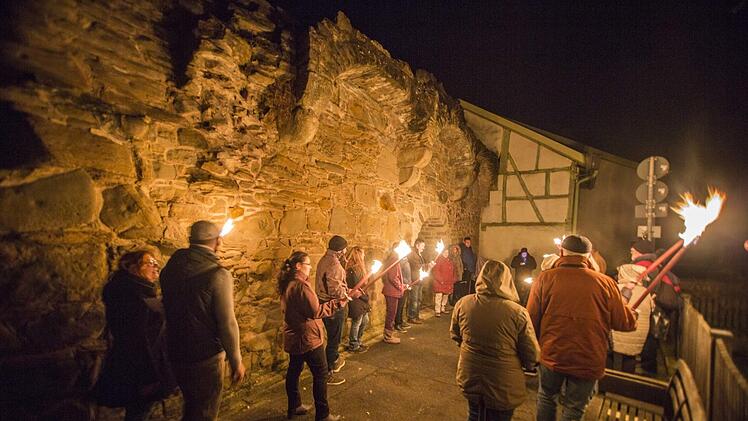 Eine der Stationen des Hexenlaufes war die Stadtmauer Südost in der Entweidgasse.René Ruprecht