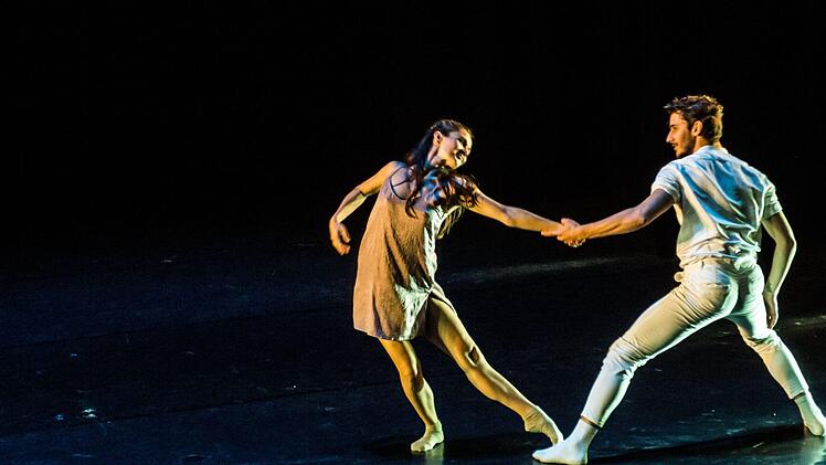 Reichlich Applaus gab es bei der Ballett-Gala im Landestheater Coburg. (Ballett TN LOS! mit der Balkonszene aus "Romeo und Julia")Foto: Jochen Berger