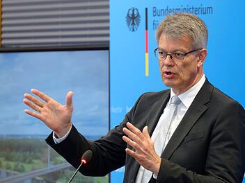 Bundesverkehrsminister informiert zu Bonner Rheinbr&uuml;cke