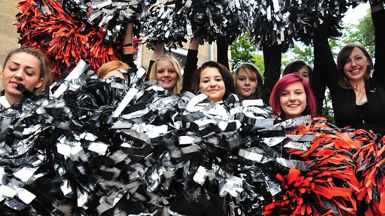 Vorfreude auf den Korbmarkt: Die Cheerleader machen Stimmung.  Foto: Till Mayer