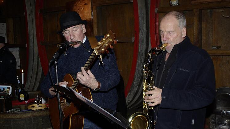 Für den musikalischen Rahmen sorgte Hobby-Musiker Albert selbst und mit Saxophonist Friedbert Heckmann.