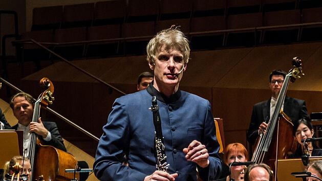 Umjubeltes Bamberg-Deb&uuml;t: Martin Fr&ouml;st beeindruckte als Klarinettist und als Dirigent.Foto:Jochen Berger