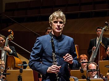 Umjubeltes Bamberg-Debüt: Martin Fröst beeindruckte als Klarinettist und als Dirigent.Foto:Jochen Berger