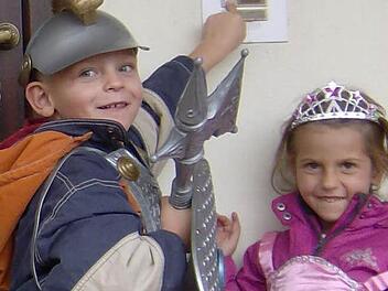 Zu Halloween verkleiden sich die Kinder nicht als Hexen, Vampire oder Geister.