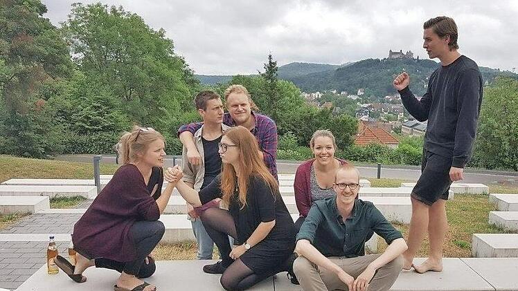 Sie wollen nicht mehr nur zuschauen, was in Griechenland und auf der Balkanroute mit Geflüchteten passiert, sondern selbst anpacken (von links): Katharina Waldinger, Alexander Kreysig, Barbara Steidl, Maximilian Behrens, Laura Gali, Johannes Kobras und Henning Busch. Foto: privat