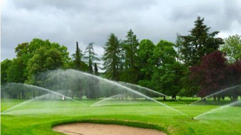 Die neue Beregnungsanlage in Betrieb. J&uuml;rgen Hohmeier