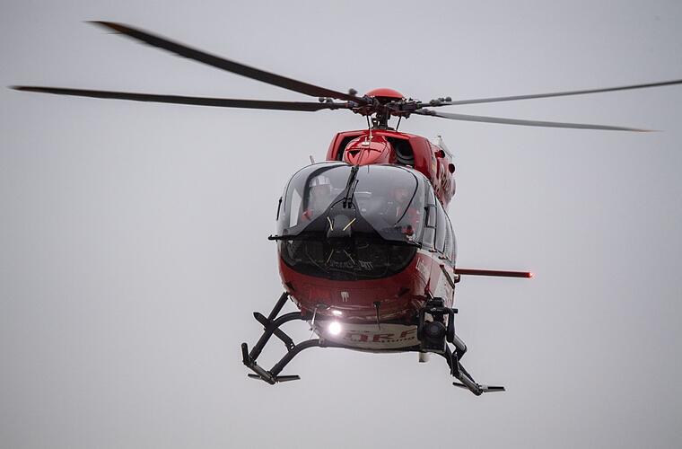 Heiligenstadt: Franke geht Bäume fällen und wird am Hang überrollt - Rettungshubschrauber im Einsatz